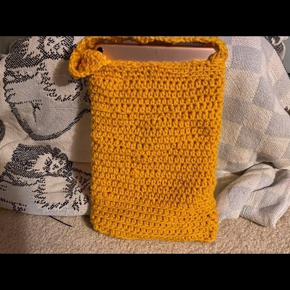 💜E-READER/IPAD COVER CROCHETED W HANDLE💜